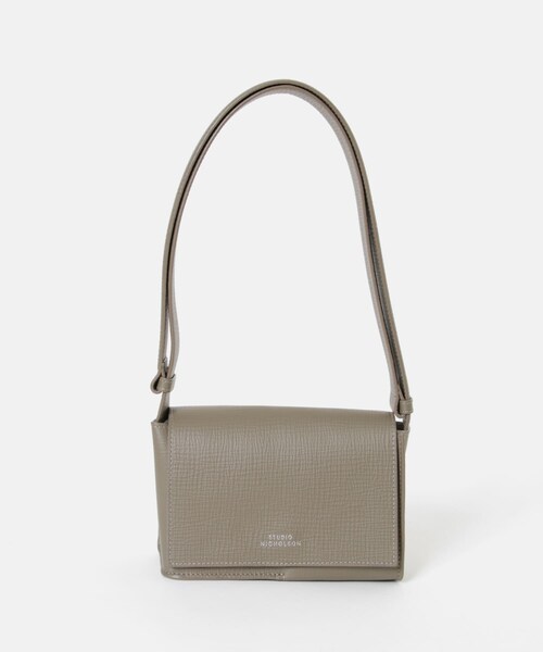 URBAN RESEARCH(アーバンリサーチ)の「STUDIO NICHOLSON MINI CASE(ハンドバッグ・レディース・PARCHMENT/CONKER/D NAVY/ELEPHANT・FREE)」の2枚目の写真