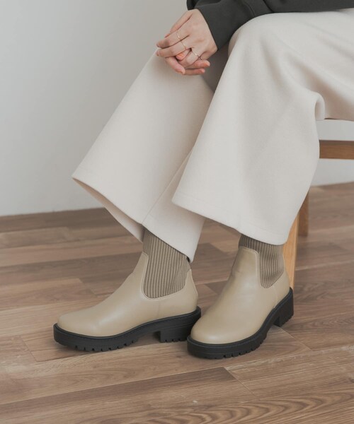 URBAN RESEARCH DOORS（アーバンリサーチドアーズ）の「ニットドッキングブーツ（ブーツ・レディース・BEIGE/BLACK・36/37/38）」の2枚目の写真