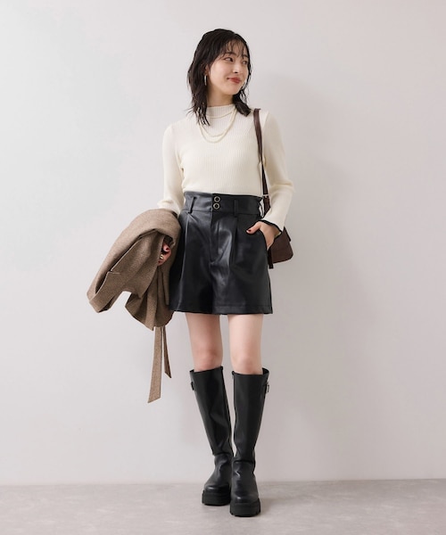 VIS(ビス)の「レザーショートパンツ(その他パンツ・レディース・ブラック/キャメル・F)」の4枚目の写真