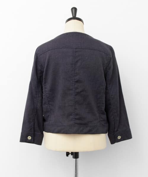 URBAN RESEARCH（アーバンリサーチ）の「リネンレーヨンシャツジャケット（ノーカラージャケット・レディース・WHT/NVY・FREE）」の10枚目の写真