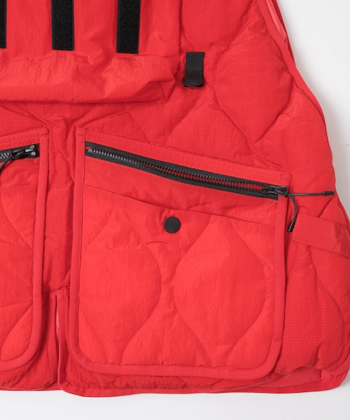 EKAL（エカル）の「WHITE MOUNTAINEERING　QUILTING DOWN VEST（その他アウター・メンズ・BLACK/BROWN/RED・2/3）」の13枚目の写真