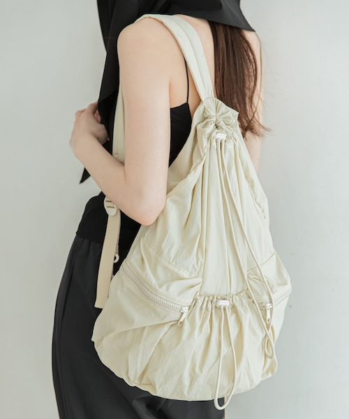 SENSE OF PLACE by URBAN RESEARCH(センスオブプレイスバイアーバンリサーチ)の「『撥水』SKINProof 2WAYリュック(バックパック/リュック・レディース・BLACK/BEIGE/GRAY・One)」の3枚目の写真