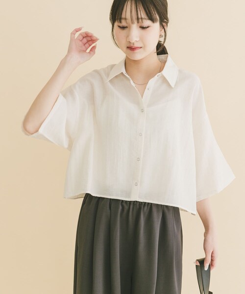 ITEMS URBANRESEARCH(アイテムズ アーバンリサーチ)の「ドットボタンハンソデシアーシャツ(シャツ/ブラウス・レディース・OFF/BLK/BRN/BLU・Free)」の1枚目の写真