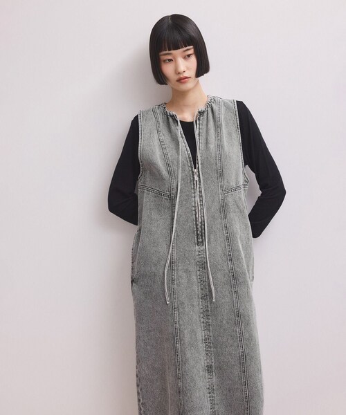 ADAM ET ROPE'（アダムエロペ）の「【WEB限定】ドロストネックデニムワンピース（ワンピース・レディース・ブラック系/ブルー系・36/38）」の2枚目の写真