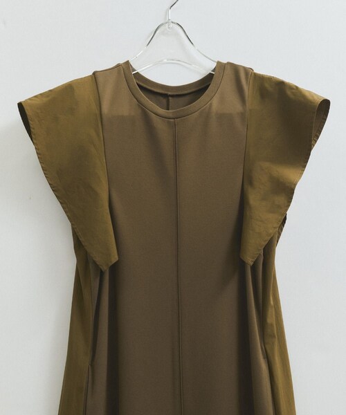 ADAM ET ROPE'（アダムエロペ）の「【WEB限定】セミフレアワンピース（ワンピース・レディース・ブラック/チャコール/ブラウン・F）」の5枚目の写真