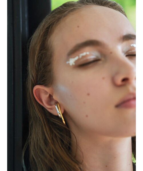 ELENDEEK(エレンディーク)の「DOUBLE HOOP EAR CUFF(イヤーカフ・レディース・シルバー/ゴールド・F)」の4枚目の写真