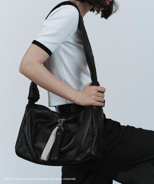 ADAM ET ROPE'(アダムエロペ)の「【Coca-Cola】Tape charm(キーホルダー・レディース・ブラック/ベージュ・F)」の11枚目の写真