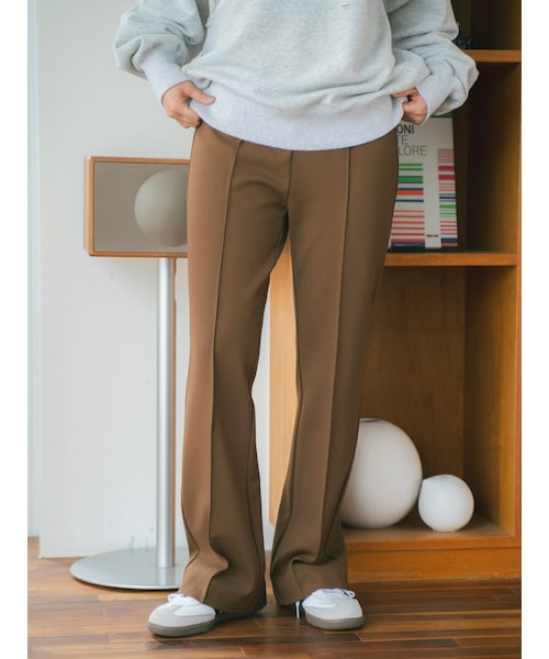 Ungrid（アングリッド）の「ストレッチジャージフレアパンツ（その他パンツ・レディース・ブラック/ブラウン・F）」の2枚目の写真