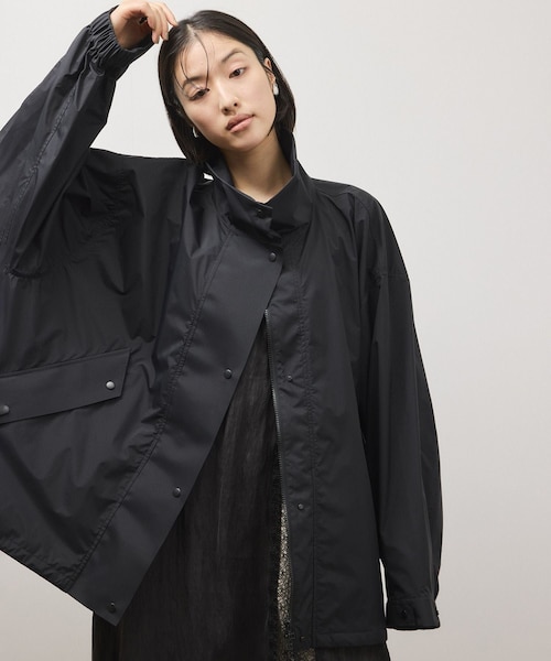ADAM ET ROPE'（アダムエロペ）の「ファンクションドロストブルゾン/撥水（ナイロンジャケット・レディース・ブラック/カーキ・36/38）」の2枚目の写真