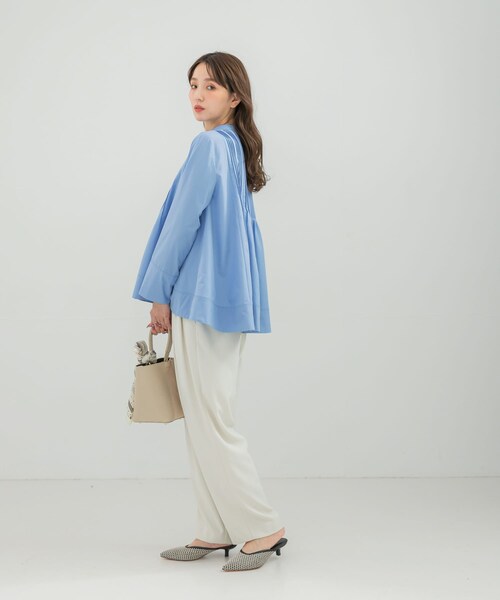 URBAN RESEARCH ROSSO（アーバンリサーチロッソ）の「フレアシルエットピンタックブラウス（シャツ/ブラウス・レディース・OFF WHITE/BLUE・Free）」の21枚目の写真