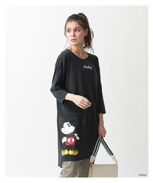 nissen（ニッセン）の「大きいサイズゆるシルエット七分袖プリントチュニック／ディズニー（チュニック・レディース・ネイビー(ミニー)/ラベンダー(プー)/カーキ(ミッキー)/モカ(サンパー&ミスバニー)/黒(ミッキー)・L~LL相当/3L~4L相当/5L~6L相当/8L相当/10L相当）」の2枚目の写真