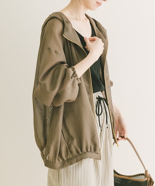 ITEMS URBANRESEARCH（アイテムズ アーバンリサーチ）の「『イージーケア』メッシュマウンテンパーカー(楽着シリーズ)（マウンテンパーカー・レディース・BLK/WHT/KHK・Free）」の3枚目の写真