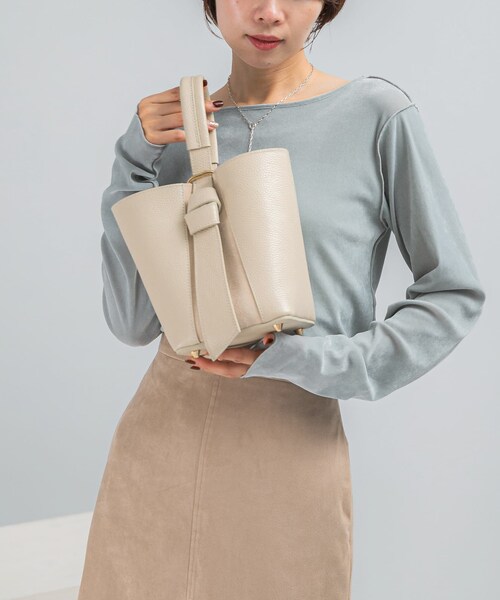 URBAN RESEARCH ROSSO（アーバンリサーチロッソ）の「AULENTTI　BAG（ハンドバッグ・レディース・BEIGE/NERO/BRUCIATO・-）」の4枚目の写真