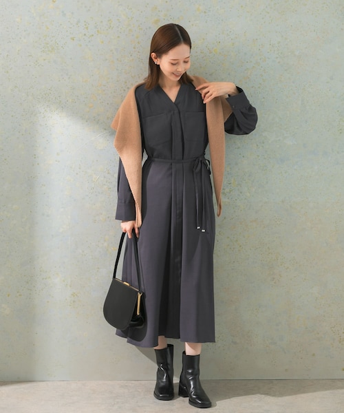 ポケットデザインVネックワンピース