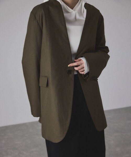 ADAM ET ROPE'（アダムエロペ）の「LIMONTAノーカラーダウンジャケット（ダウンジャケット/コート・レディース・ブラック/カーキ・F）」の11枚目の写真