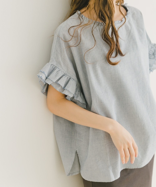 ITEMS URBANRESEARCH(アイテムズ アーバンリサーチ)の「ダブルフリルブラウス(シャツ/ブラウス・レディース・SRP/WHT/BRN・FREE)」の3枚目の写真