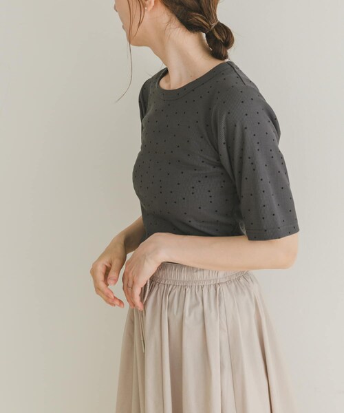 ITEMS URBANRESEARCH（アイテムズ アーバンリサーチ）の「5ブソデリブTシャツ（Tシャツ/カットソー・レディース・WHT/CHA/BLK・FREE）」の10枚目の写真