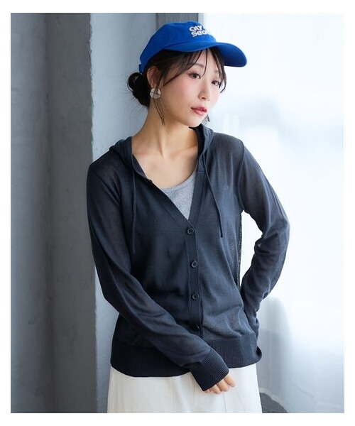 nissen（ニッセン）の「＜大きいサイズ＞シャリ美シアーニットフードカーディガン（カーディガン/ボレロ・レディース・赤/黒/ネイビー・L~LL/3L~4L/5L~6L/8L/10L）」の2枚目の写真