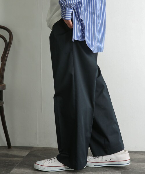 SENSE OF PLACE by URBAN RESEARCH(センスオブプレイスバイアーバンリサーチ)の「センタープレスストレートタックチノパンツ(チノパンツ・メンズ・GREIGE/BLACK・M/L)」の1枚目の写真