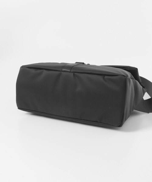 RODE SKO（ロデスコ）の「撥水フィドロックショルダーバッグ L（ショルダーバッグ・メンズ・BLACK/KHAKI・L）」の6枚目の写真