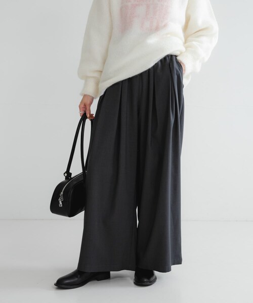 URBAN RESEARCH(アーバンリサーチ)の「ストレッチタックギャザーワイドパンツ(その他パンツ・レディース・OFF WHITE/BLUE/CHARCOAL・36/38)」の21枚目の写真