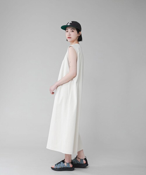 EKAL（エカル）の「『吸水速乾/UVカット』DRY OUT SLEEVLESS ONE-PIECE（ワンピース・レディース・ネイビー/アイボリー/サルチャ/チャコール・FREE）」の12枚目の写真