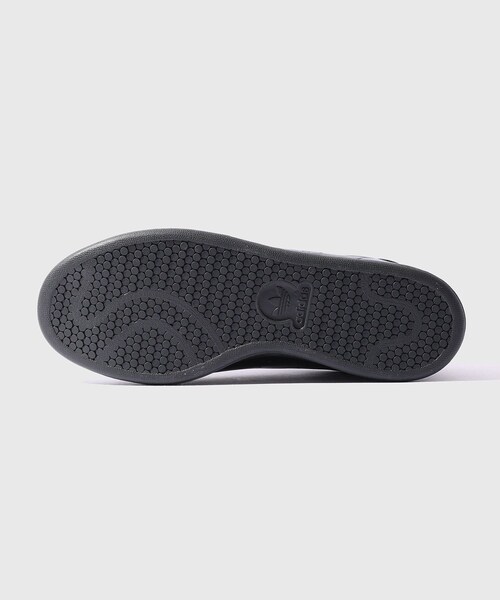 ADAM ET ROPE'(アダムエロペ)の「【adidas/アディダス】STANSMITH LUX(スニーカー・メンズ・ブラック・26.0/26.5/27.0/27.5/28.0)」の6枚目の写真