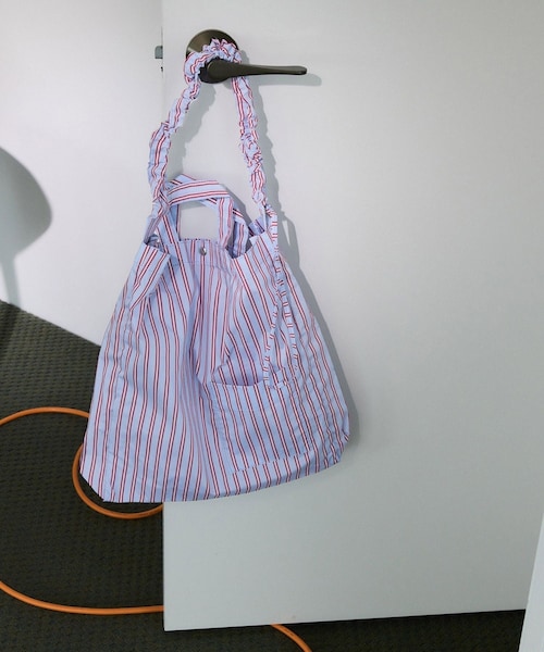 ADAM ET ROPE'（アダムエロペ）の「【WEB限定】・【定番】ギャザー2WAYミドルショルダーバッグ（ショルダーバッグ・レディース・ブラウン/ネイビー/サックス/ピンク・F）」の9枚目の写真