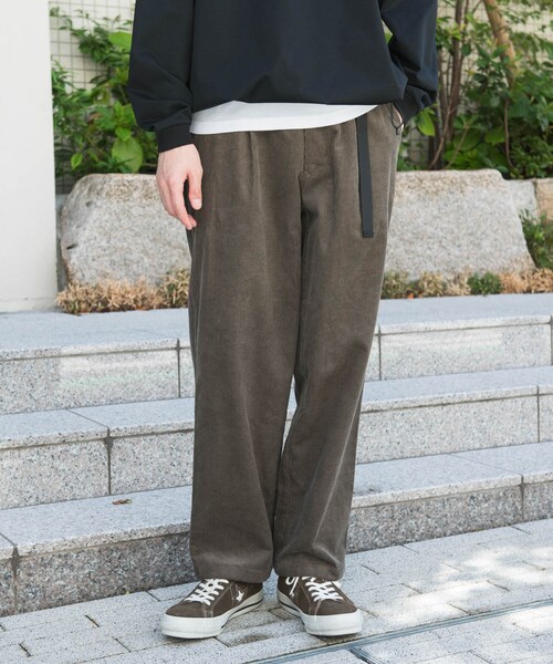 URBAN RESEARCH DOORS（アーバンリサーチドアーズ）の「ウェビングベルトコーデュロイトラウザー（その他パンツ・メンズ・CHARCOAL/MOCHA/TERRACOTTA・S/M/L）」の17枚目の写真