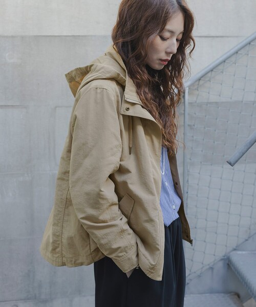 URBAN RESEARCH Sonny Label（アーバンリサーチサニーレーベル）の「多機能マウンテンパーカー（テーラードジャケット・レディース・オフ/ネイビー/ベージュ・Free）」の2枚目の写真