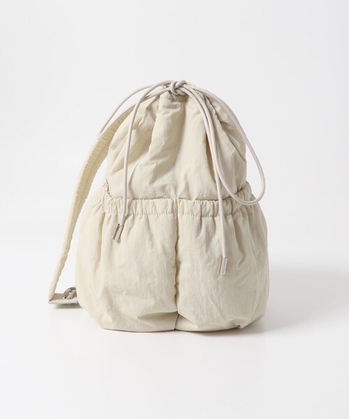 KBF（ケイビーエフ）の「ナイロンパファーボンサック（ショルダーバッグ・レディース・IVORY/BROWN/NAVY・one）」の10枚目の写真