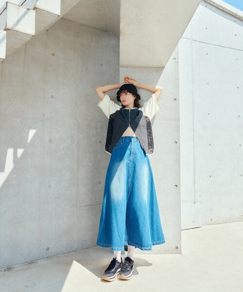 SENSE OF PLACE by URBAN RESEARCH（センスオブプレイスバイアーバンリサーチ）の「ANNA SUI NYC　オーバードレープデニムロングスカート（デニムスカート・レディース・BLUE/BLACK・S/M）」の13枚目の写真