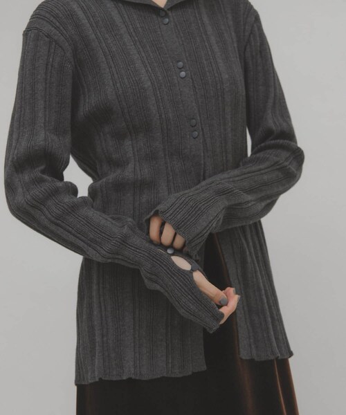 KBF（ケイビーエフ）の「ボタンアップランダムRIBニット（ニット/セーター・レディース・L.BEIGE/BROWN/CHARCOAL・One）」の8枚目の写真
