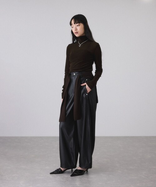 ADAM ET ROPE'(アダムエロペ)の「グロスボンディングコクーンパンツ(その他パンツ・レディース・ブラック/ライトグリーン・36/38)」の12枚目の写真
