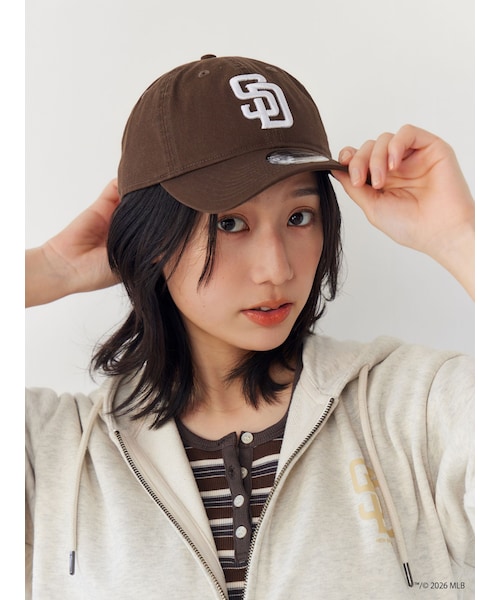Ungrid（アングリッド）の「【MLB × New Era × Ungrid】ロゴキャップ（キャップ・レディース・ネイビー/ブラウン/ベージュ・F）」の2枚目の写真