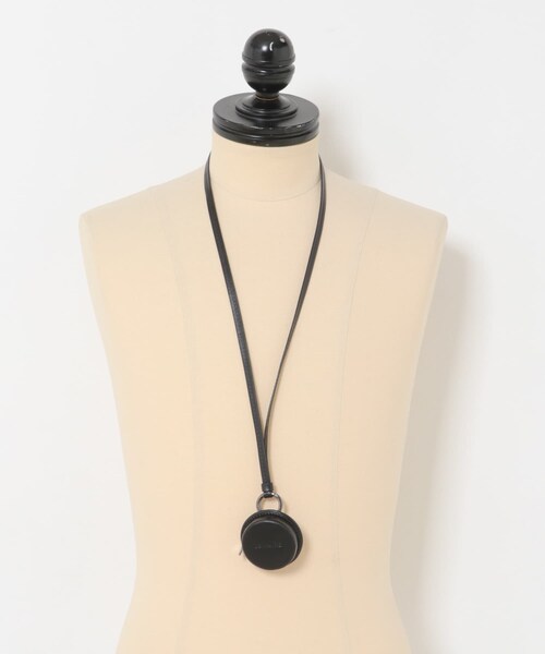 URBAN RESEARCH(アーバンリサーチ)の「LEMAIRE MOLDED TAPE NECKLACE(ネックレス・メンズ・BLK BK999・One)」の4枚目の写真