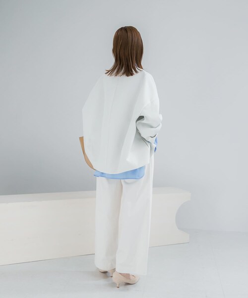 URBAN RESEARCH ROSSO（アーバンリサーチロッソ）の「『一部別注カラー』ELENDEEK　FORM SHORT COAT（ノーカラージャケット・レディース・別注O.WHT/別注NVY/MNT・Free）」の9枚目の写真