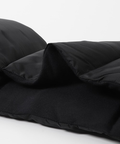 URBAN RESEARCH Sonny Label（アーバンリサーチサニーレーベル）の「THE NORTH FACE　Nuptse Muffler（マフラー・メンズ・ブラック/アスファルトグレー/フォレストフロア・one）」の7枚目の写真