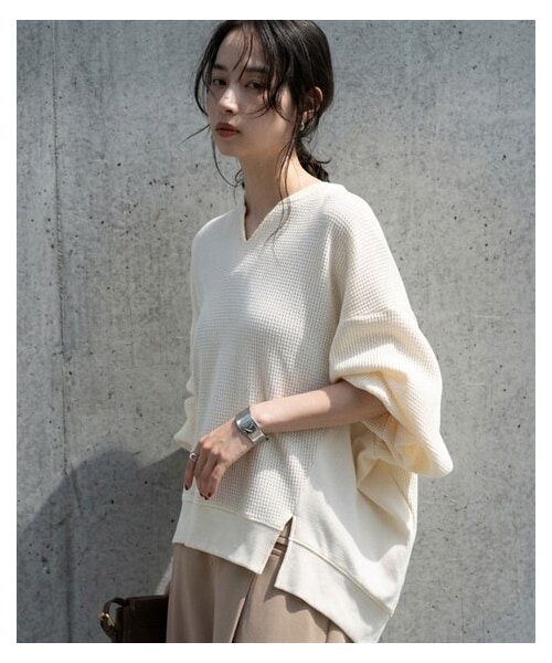 nissen（ニッセン）の「ワッフル素材カフタン衿スリット入トップス［Soiunique］（Tシャツ/カットソー・レディース・スミクロ/ブラウン/アイボリー・1(S~M)/2(L~LL)）」の4枚目の写真
