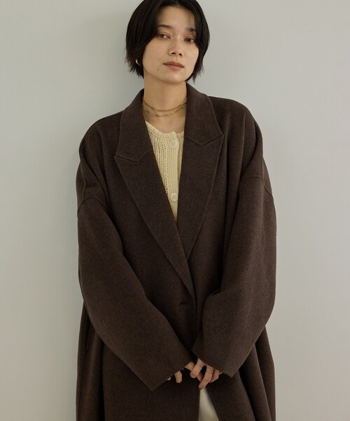 ADAM ET ROPE'(アダムエロペ)の「Super140's シャルムリバーロングコート(チェスターコート・レディース・ブラック/ブラウン/ベージュ系・M/S)」の4枚目の写真