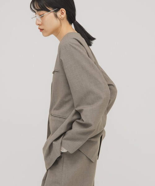 KBF（ケイビーエフ）の「ノーカラーデザインジャケット（ノーカラージャケット・レディース・MOSS GRAY/ASH BROWN・One）」の5枚目の写真