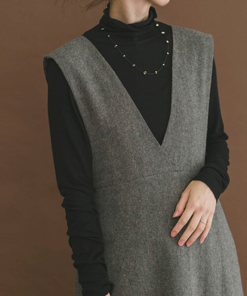 ITEMS URBANRESEARCH（アイテムズ アーバンリサーチ）の「リブタートルネックカットソー（Tシャツ/カットソー・レディース・OFF/BLK/MTD・FREE）」の2枚目の写真