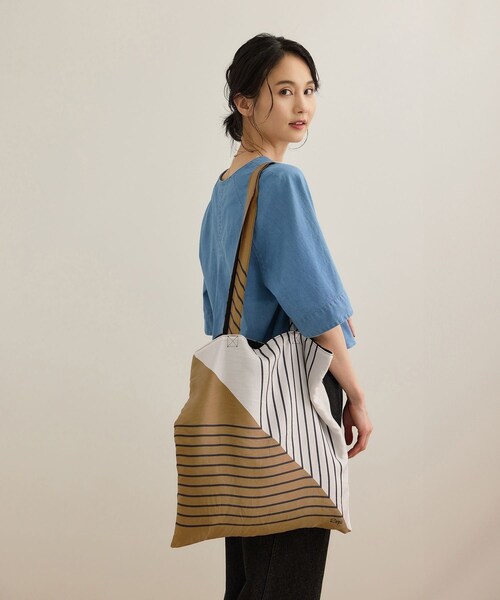 ROPE'(ロペ)の「幾何学柄シルクトートバッグ(トートバッグ・レディース・オフホワイト/サックス・F)」の10枚目の写真