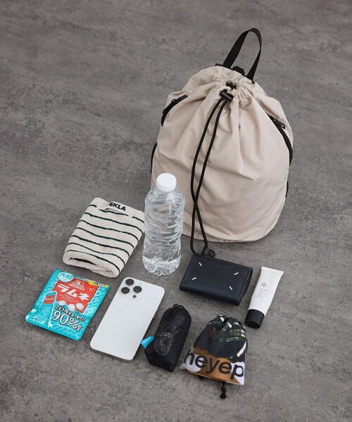 ADAM ET ROPE'（アダムエロペ）の「【WEB限定】2WAYナップサック / 撥水（バックパック/リュック・レディース・ブラック/ベージュ系・F）」の8枚目の写真
