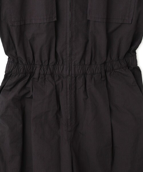 ADAM ET ROPE'(アダムエロペ)の「【AURALEE(オーラリー)】GARMENT-DYED FINX SHUTTLE WEATHER JUMPSUIT(つなぎ/オールインワン・レディース・ダークブラウン・1)」の9枚目の写真