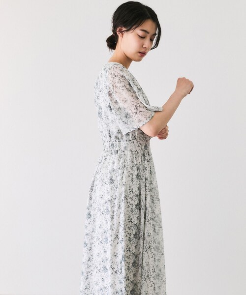 Jayro（ジャイロ）の「楊柳花柄プリントワンピース（ワンピース・レディース・ブラック系/ホワイト系・M）」の12枚目の写真