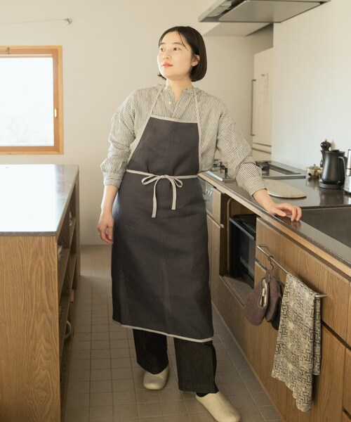 URBAN RESEARCH DOORS（アーバンリサーチドアーズ）の「『別注』fog linen work×DOORS　リネンパイピングエプロン（キッチンツール・メンズ・マカダム・-）」の4枚目の写真