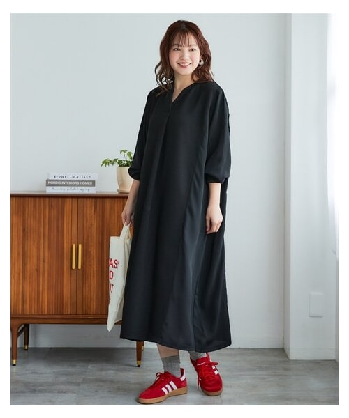 nissen（ニッセン）の「＜大きいサイズ＞なめらかポンチスキッパー異素材切替ワンピース（ワンピース・レディース・グレージュ/ディープグリーン/黒・L/LL/3L/4L/5L/6L/8L/10L）」の5枚目の写真