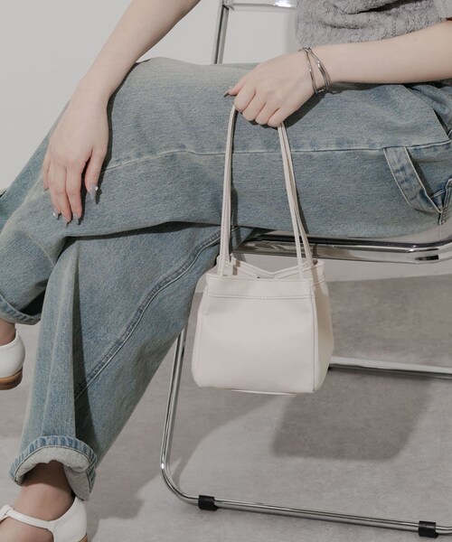 SMELLY（スメリー）の「スクエアミニバッグ（ハンドバッグ・レディース・BLK/IVO・-）」の4枚目の写真