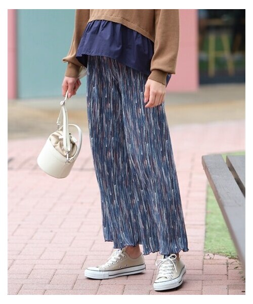 nissen（ニッセン）の「大きいサイズ  ９分丈ゆるストレートプリーツパンツ（ゆったりヒップ）（パンツ・レディース・黒系ドット柄/ネイビー系マルチ柄/スモーキーピンク/黒・L/LL/3L/4L/5L/6L/8L/10L）」の19枚目の写真